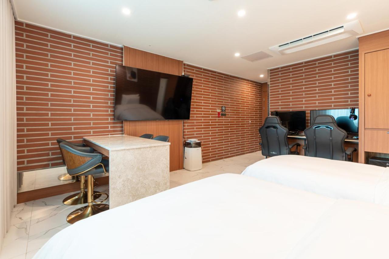 Jecheon Hound Hotel Chech'ŏn Esterno foto